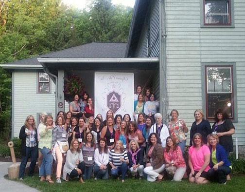 Sigma Chi Nu house with sisters in front